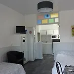 Hotel-residence Le Grillon 2*