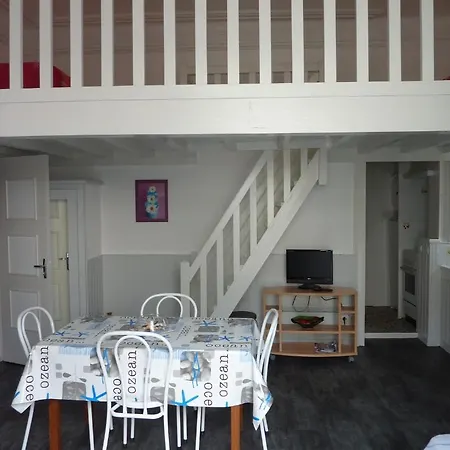 Ξενοδοχείο με διαμερίσματα Hotel-residence Le Grillon Αρασόν