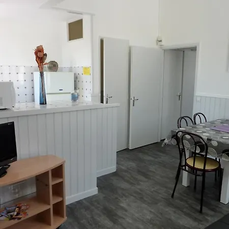 Ξενοδοχείο με διαμερίσματα Hotel-residence Le Grillon