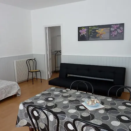 Ξενοδοχείο με διαμερίσματα Hotel-residence Le Grillon 2*