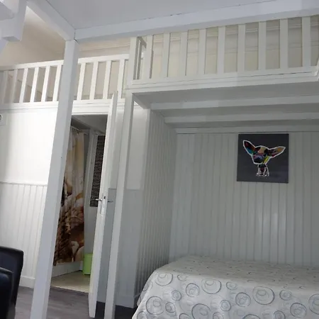 Hotel-residence Le Grillon 2*