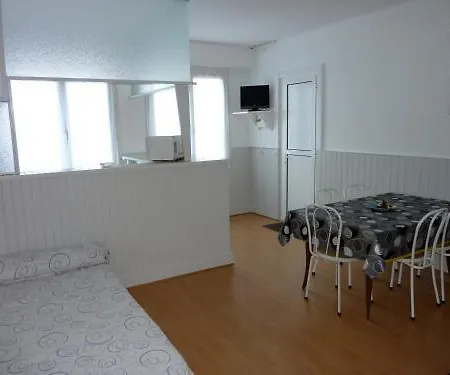 Ξενοδοχείο με διαμερίσματα Hotel-residence Le Grillon