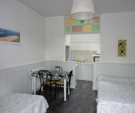 Hôtel-résidence Le Grillon Aparthotel 2*