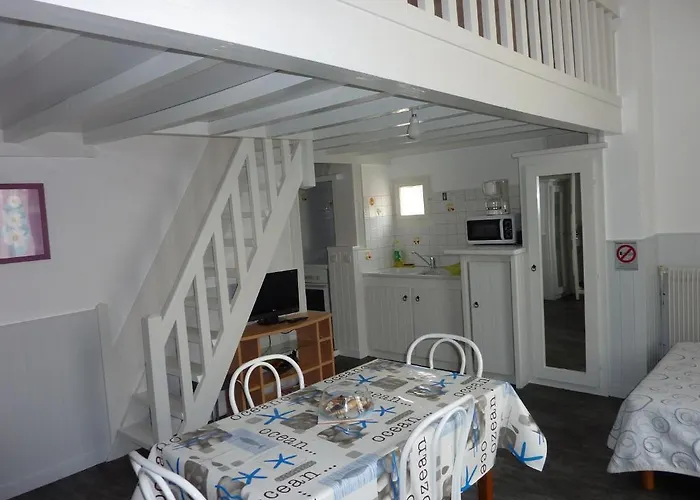 Hotel-residence Le Grillon 아파트호텔 2*