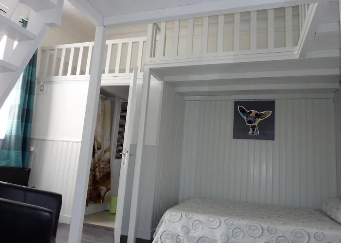 Hôtel-résidence Le Grillon 2*