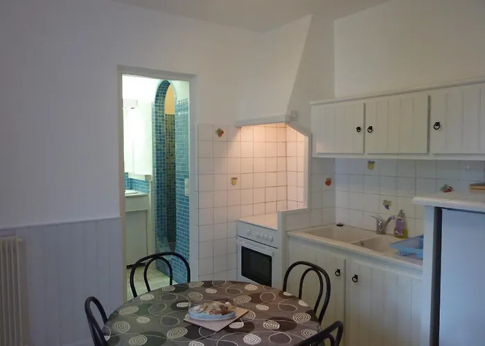 Hotel-residence Le Grillon 아파트호텔 2*