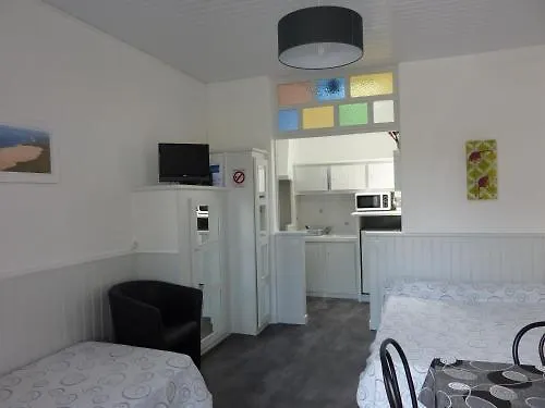 Hôtel-résidence Le Grillon 2*