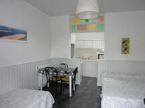 Hôtel-résidence Le Grillon Apart-hotel 2*